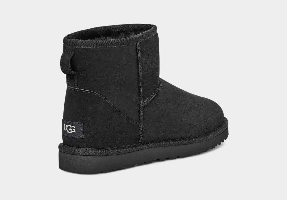 картинка Мужские низкие зимние ботинки UGG из овчины, черные от магазина Одежда+