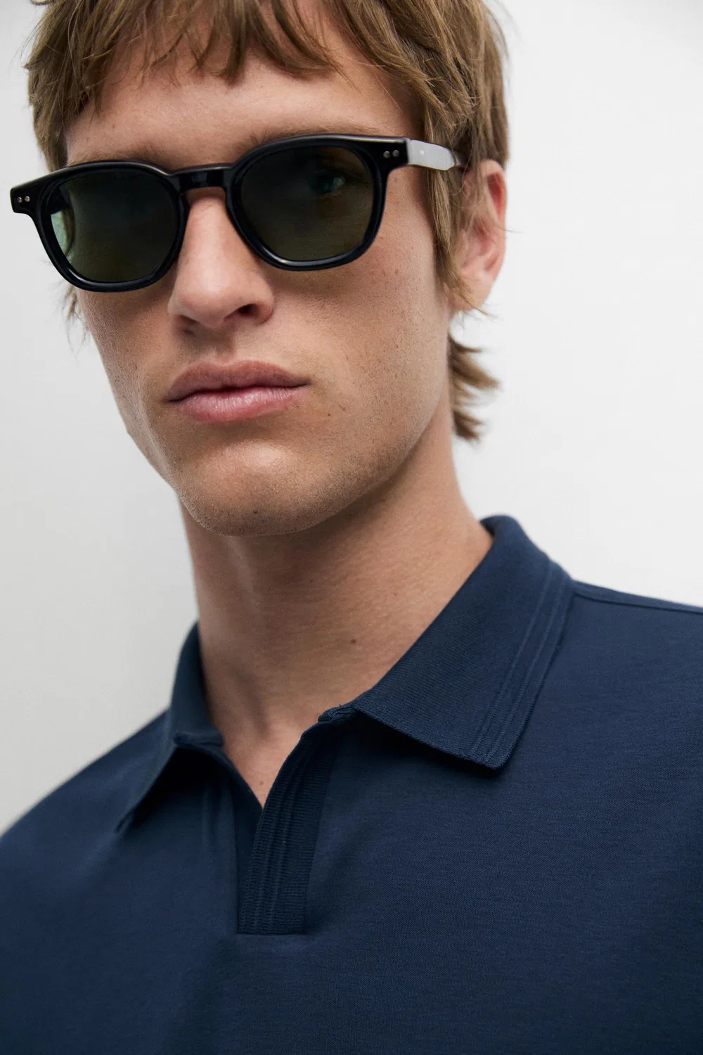 картинка Рубашка поло трикотажная Massimo Dutti, с V-образным вырезом, синий от магазина Одежда+