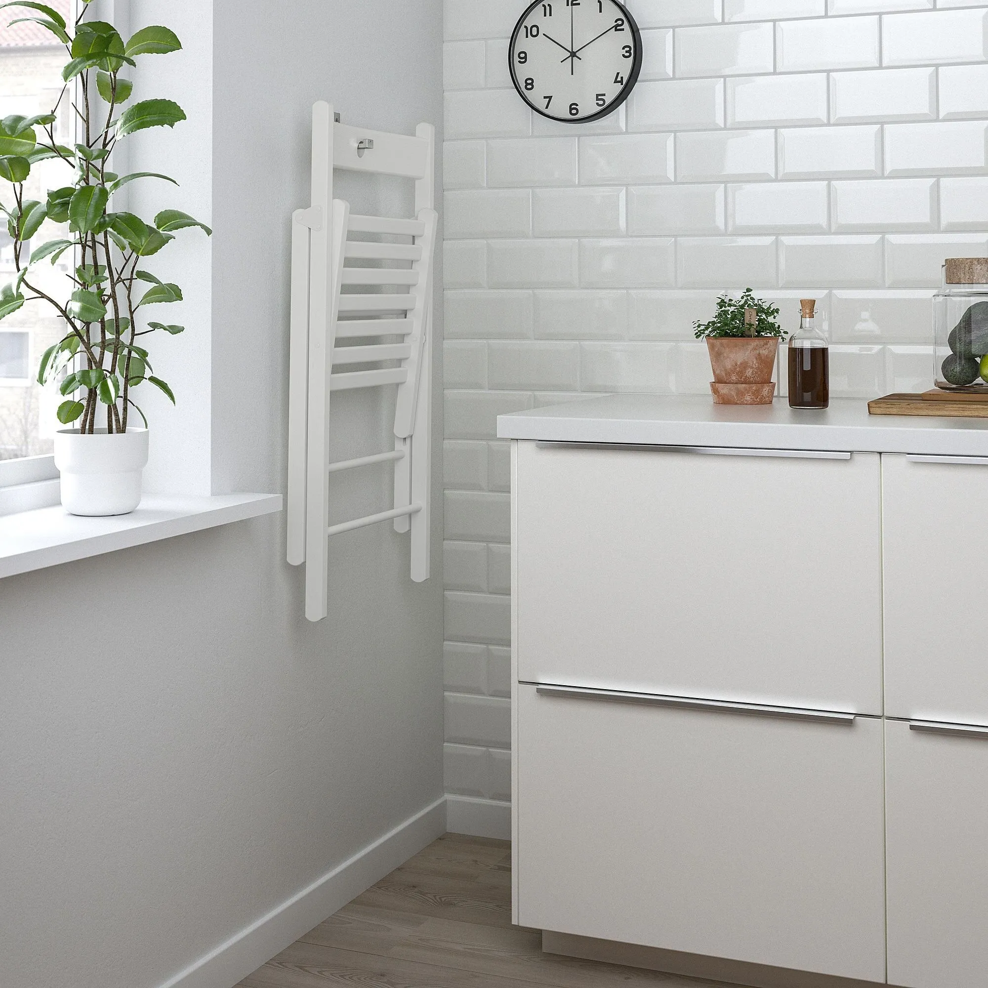 картинка Складной стул белый FRÖSVI IKEA от магазина Одежда+