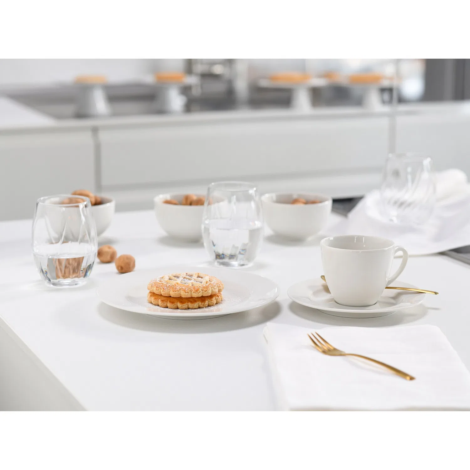 картинка Кофейный сервиз 18 предметов Venice CreaTable, Creme-White от магазина Одежда+