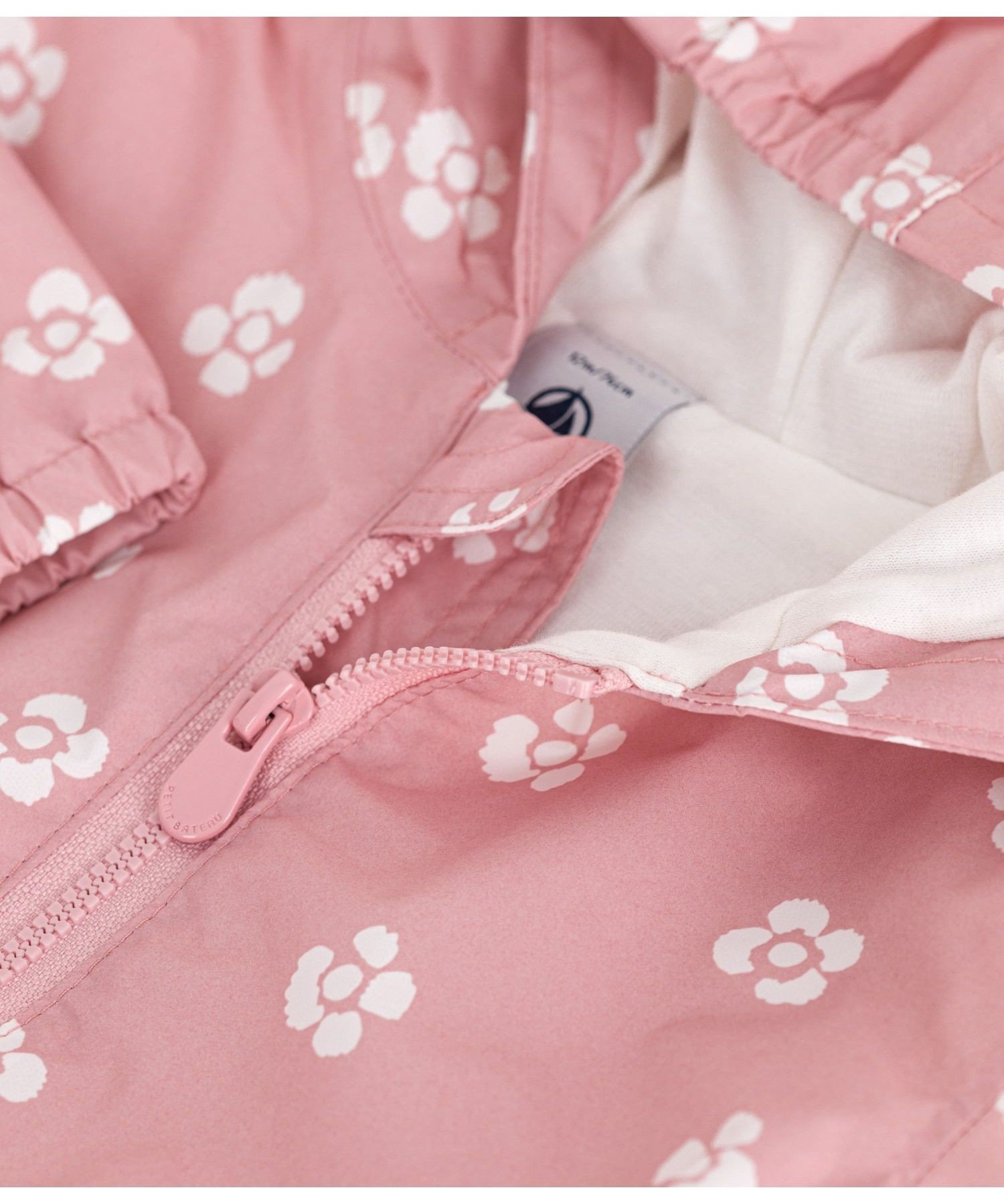 картинка Ветровка PETIT BATEAU, Light pink/off white от магазина Одежда+