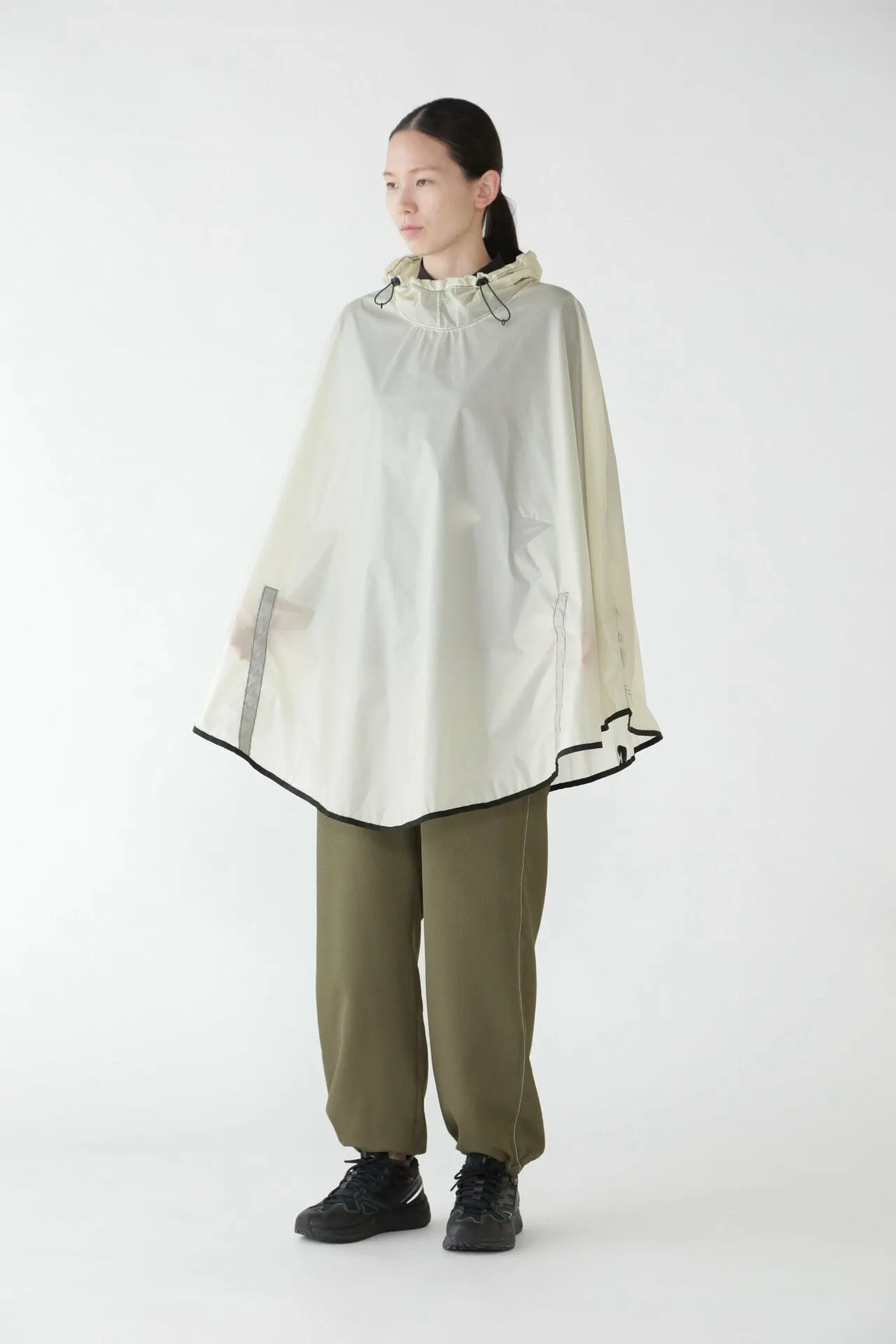 картинка Сил пончо And Wander, Off-white 1 от магазина Одежда+