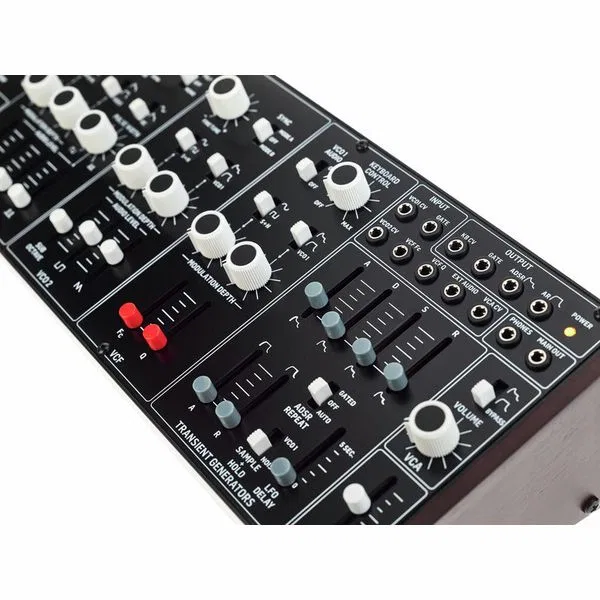 картинка Синтезатор Behringer CAT, black от магазина Одежда+
