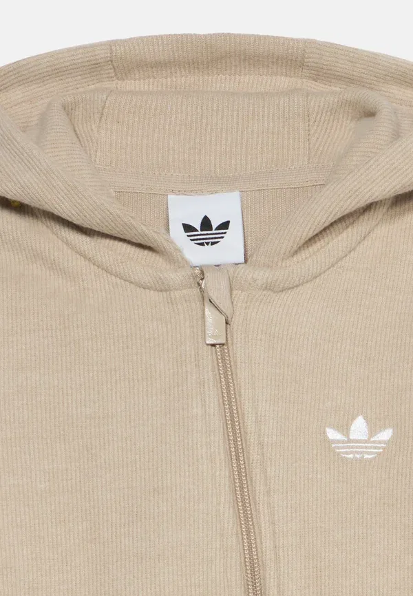 картинка Зимний комбинезон Adidas Originals, хаки от магазина Одежда+