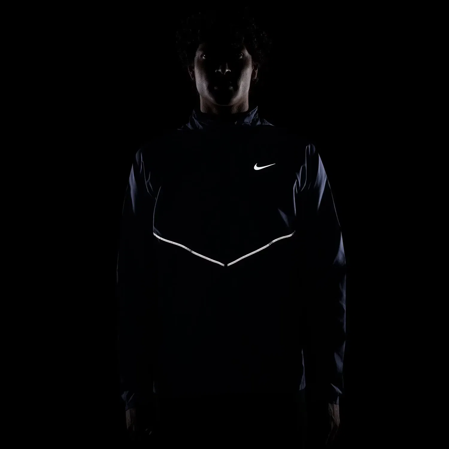 картинка Мужская ветровка Nike Miler Uv Rpl, Azul от магазина Одежда+
