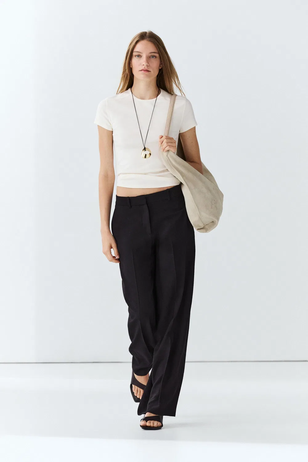 картинка Брюки Massimo Dutti Flowing Straight-Leg, черный от магазина Одежда+