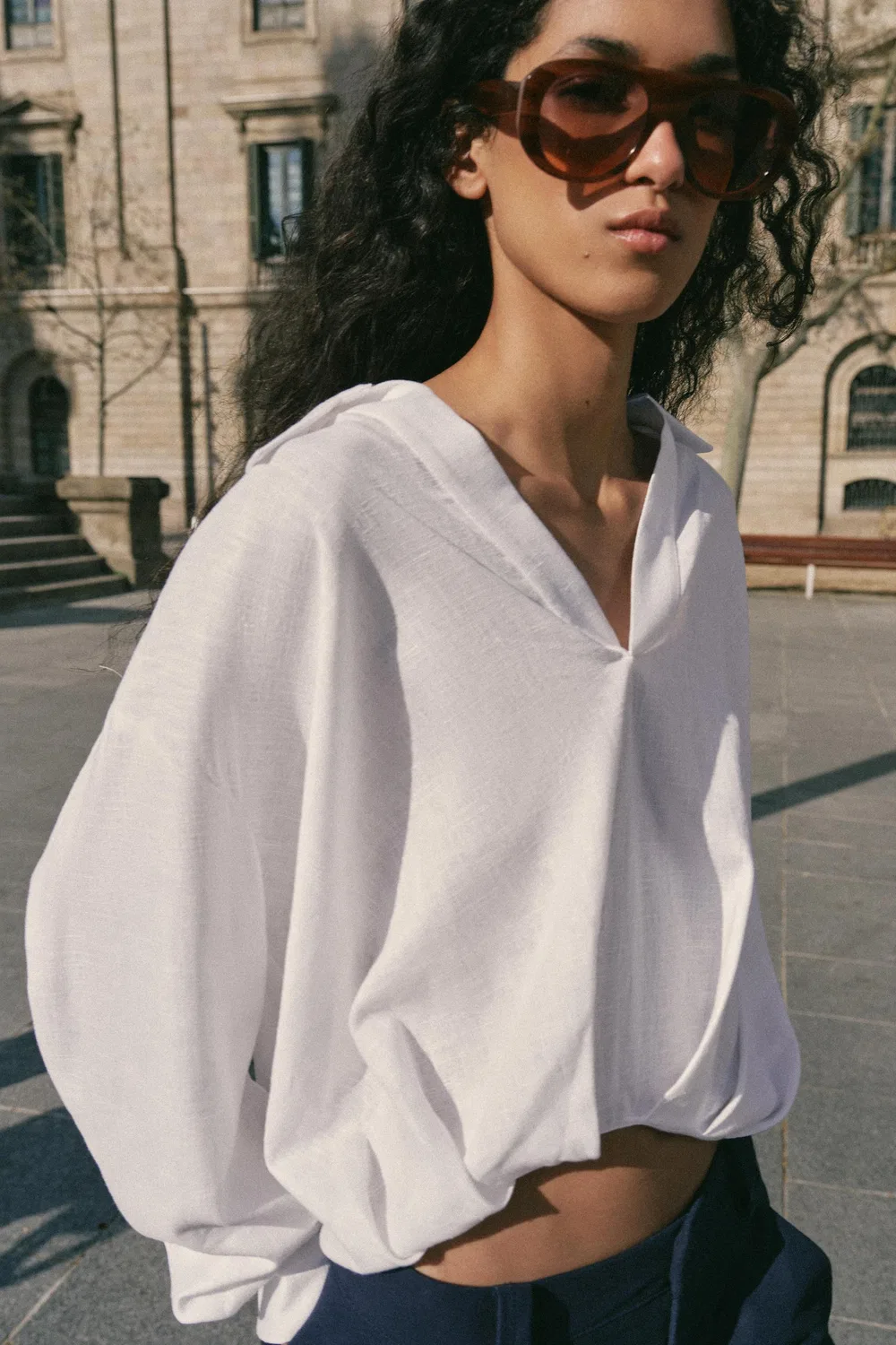 картинка Рубашка из льняной смеси с пышным низом. ZARA, White от магазина Одежда+