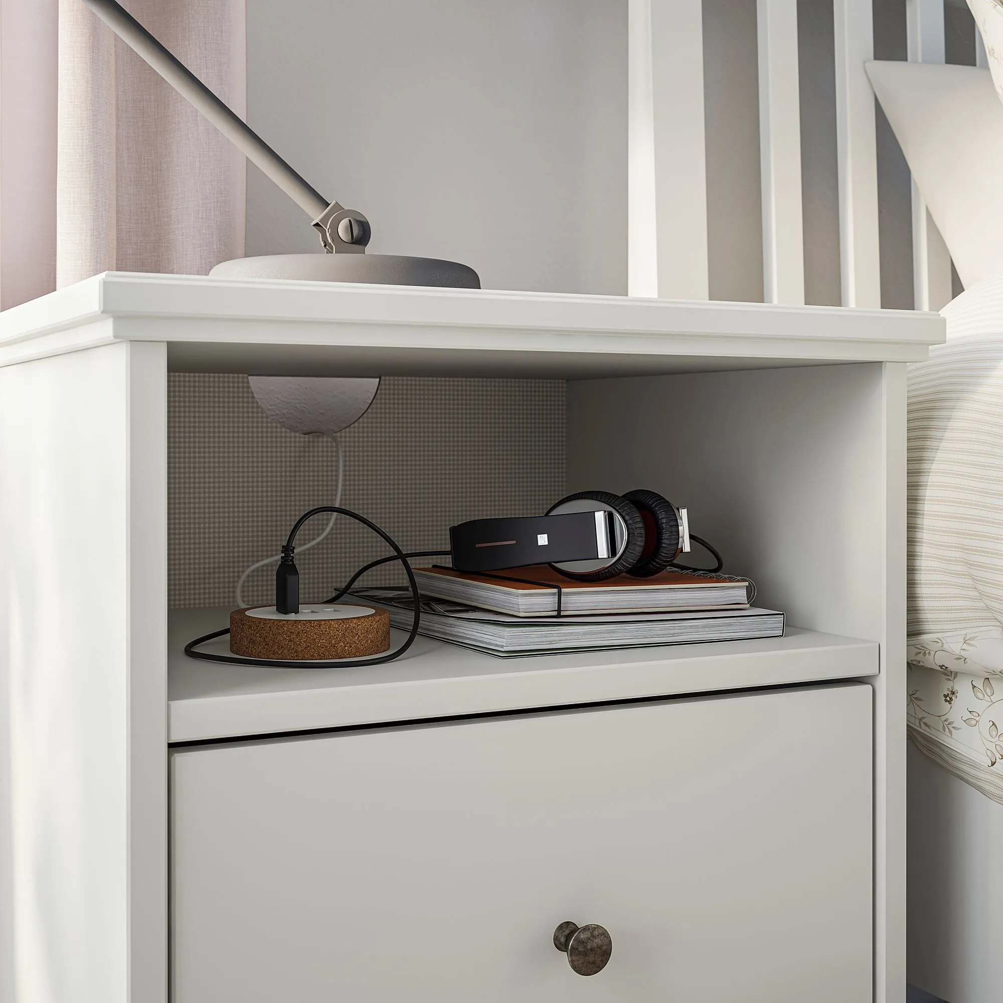 картинка Прикроватная тумба IKEA IDANАS, 47x40x68 см, белый от магазина Одежда+