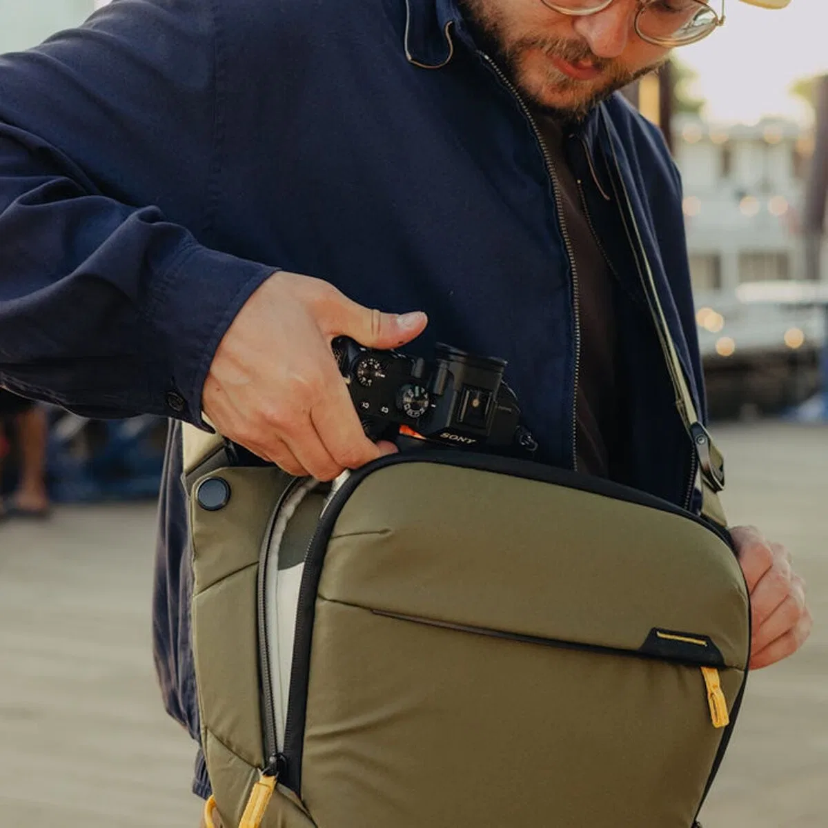 картинка Сумка-слинг Everyday 6L Sling Bag Peak Design, Kelp от магазина Одежда+