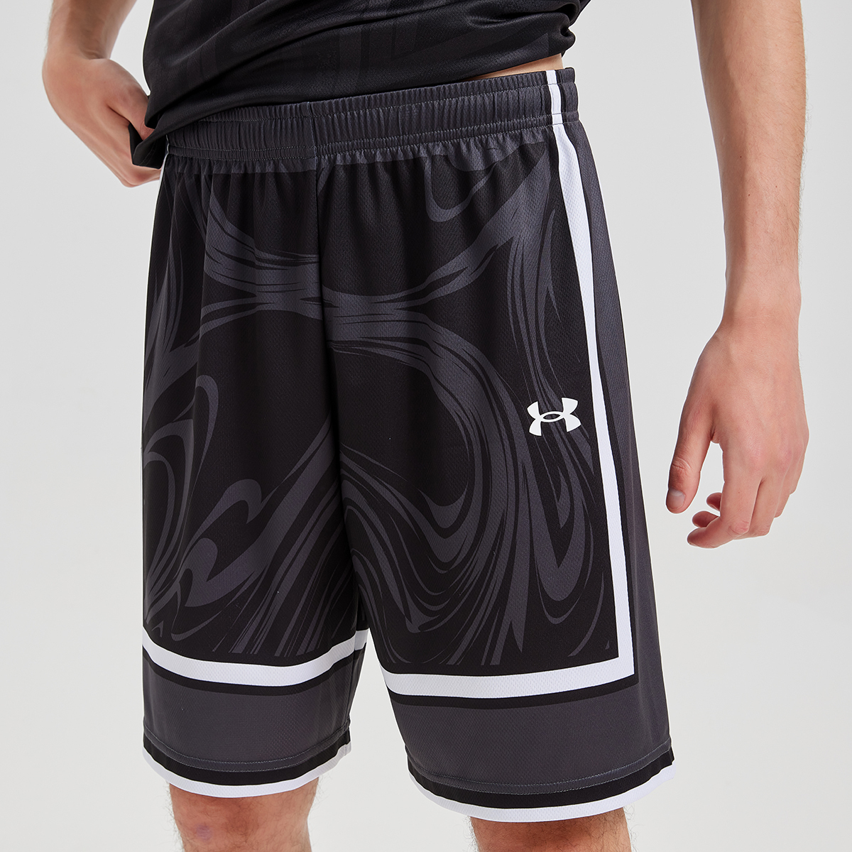 картинка Under Armour Черные мужские шорты для баскетбола от магазина Одежда+