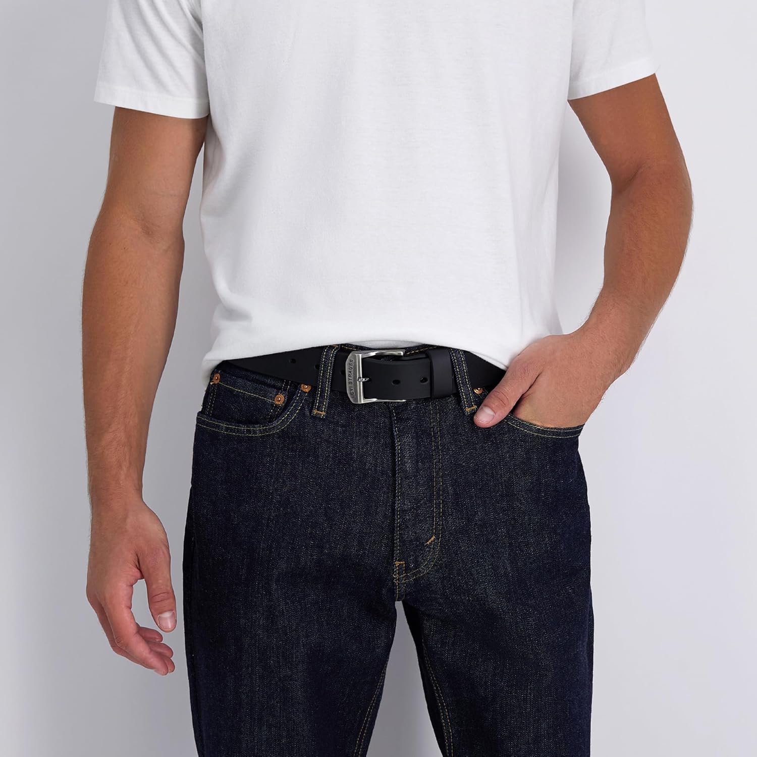 картинка Мужской кожаный ремень Levi's Black Benito от магазина Одежда+