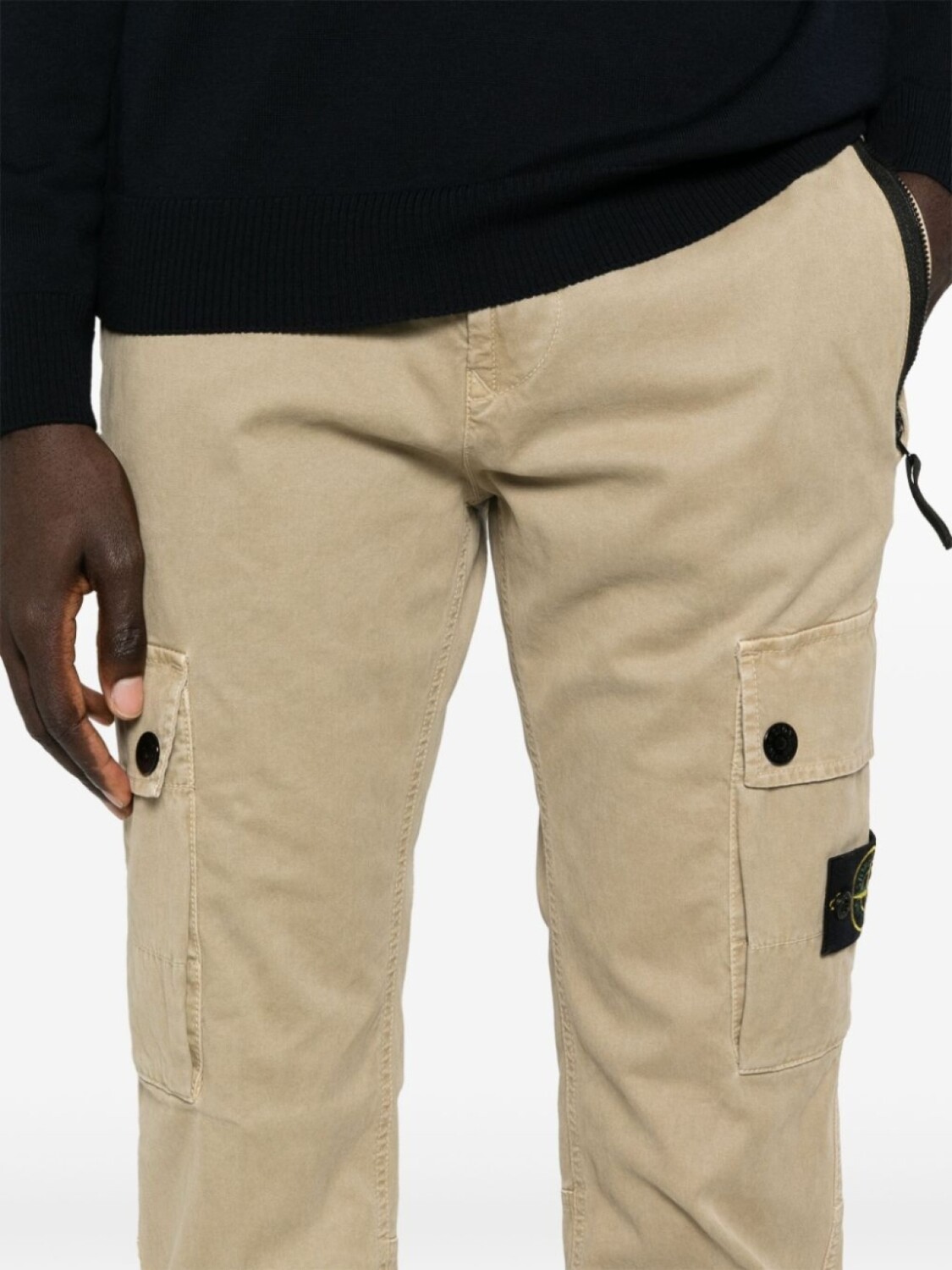 картинка Stone Island узкие джинсы карго, нейтральный цвет от магазина Одежда+