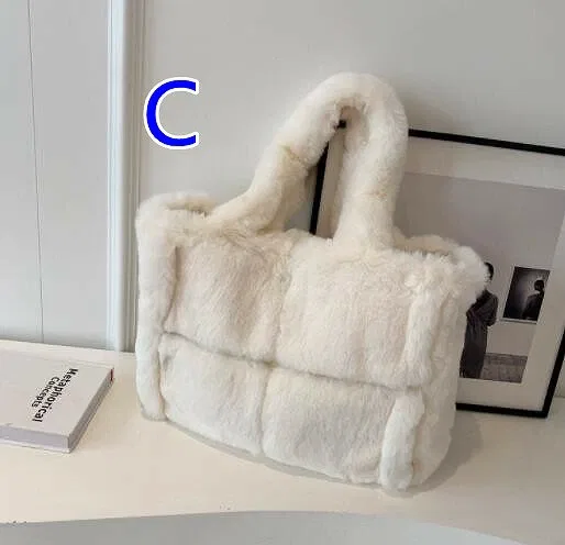 картинка Сумка из искусственного меха, E от магазина Одежда+