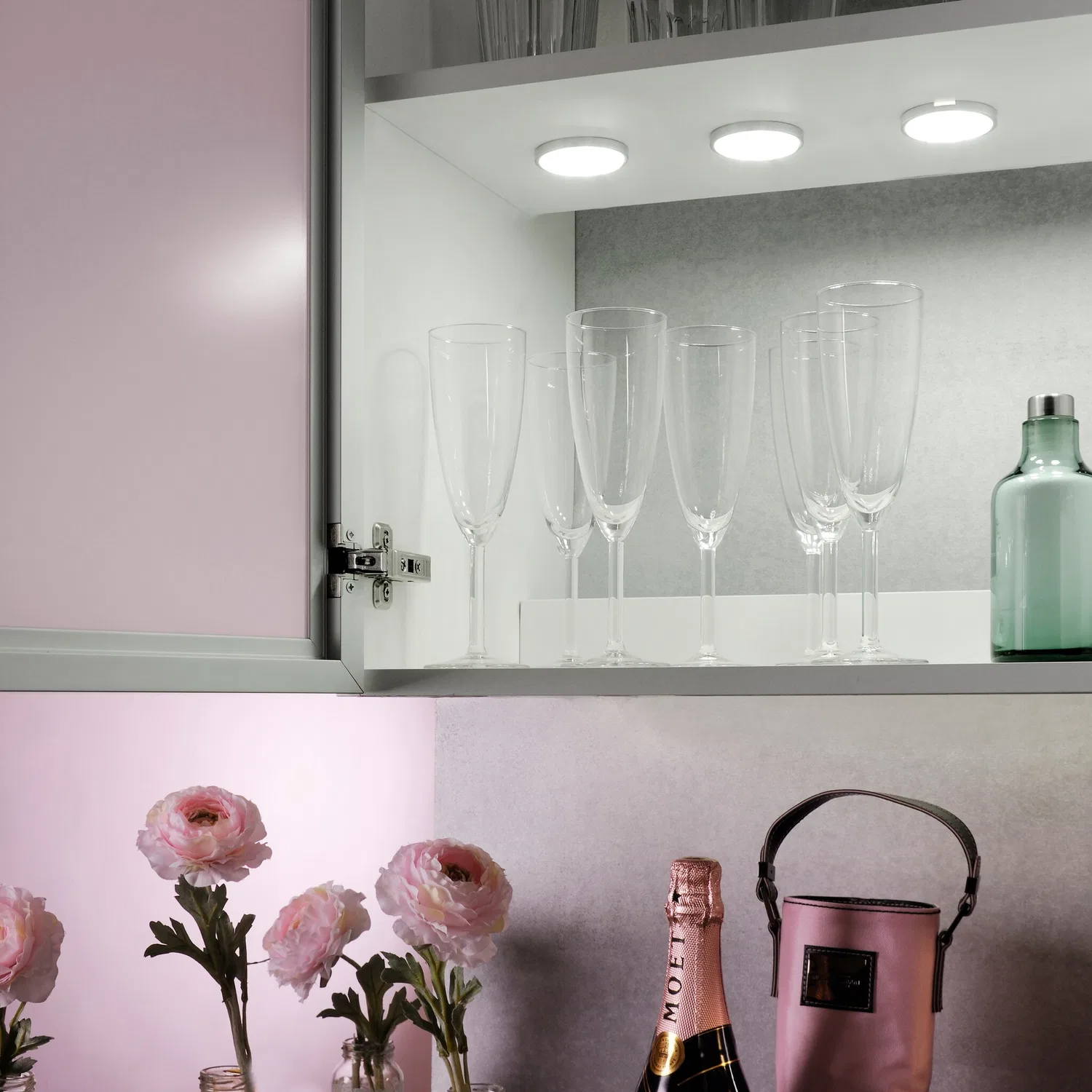 картинка Светодиодный светильник для шкафа THEO JUST LIGHT, Silver от магазина Одежда+