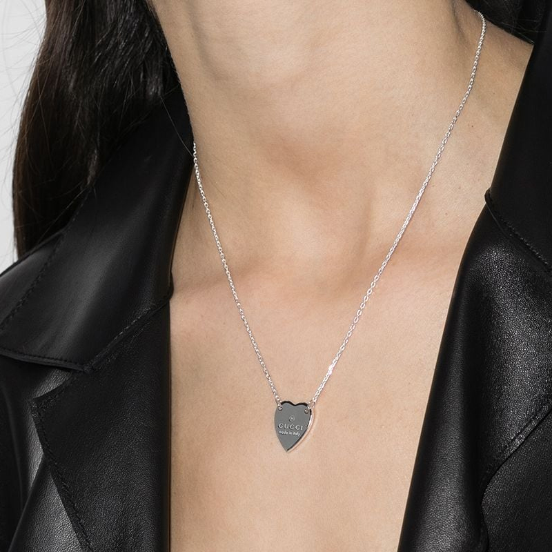 картинка GUCCI Серебряное колье с подвеской в виде сердца Trademark Heart от магазина Одежда+