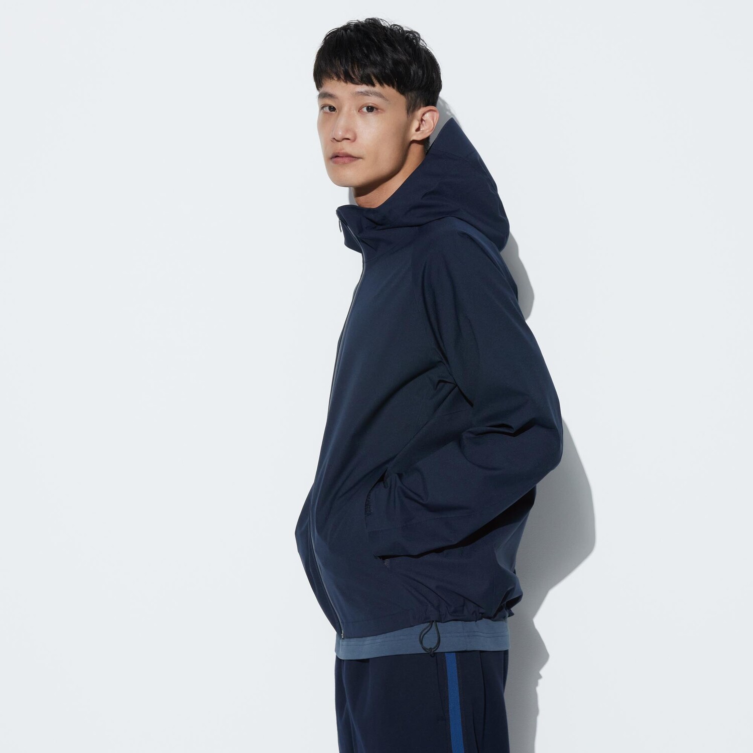 картинка Ветровка Uniqlo Blocktech 3D Cut, 69 темно-синий от магазина Одежда+