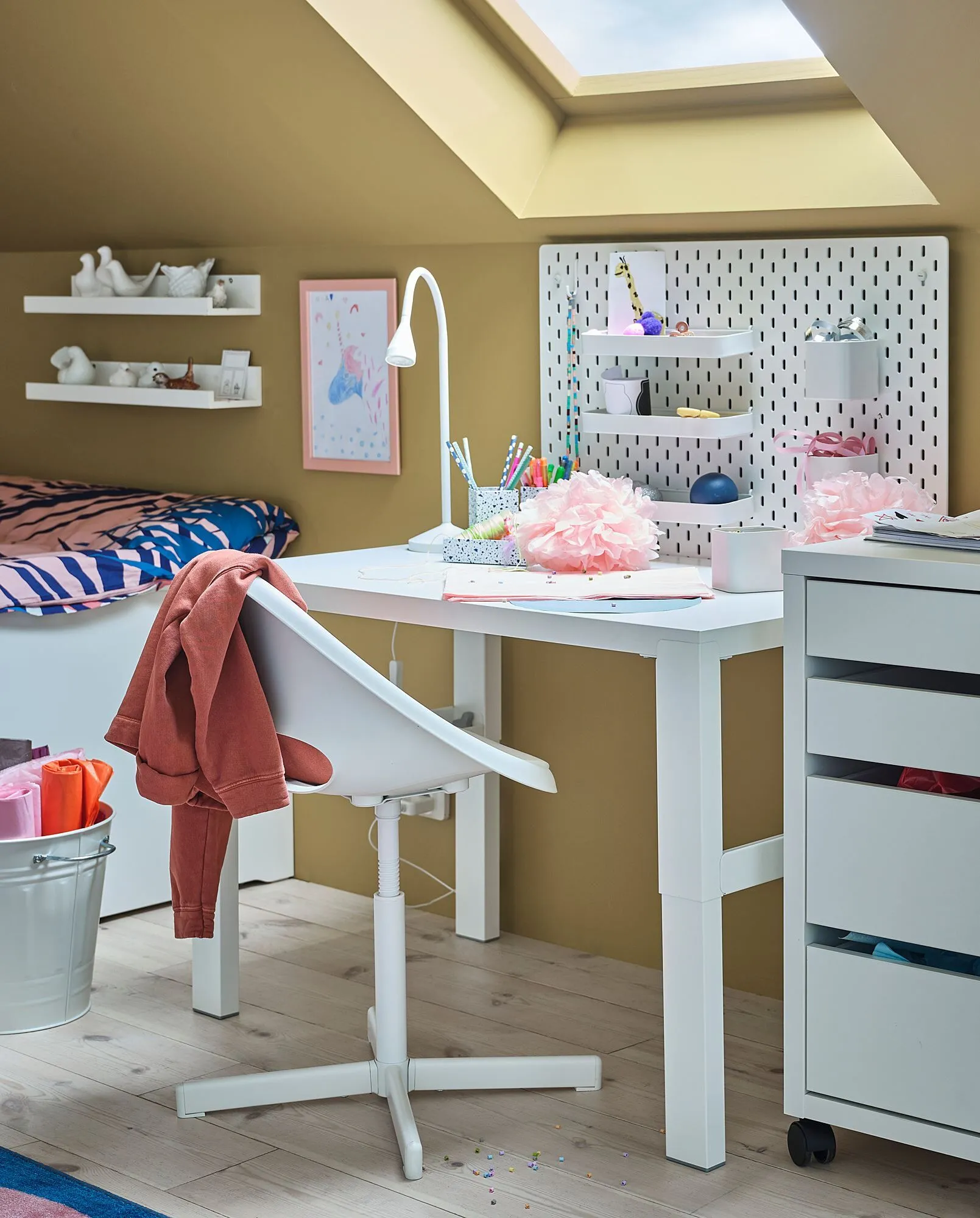 картинка Детский стульчик, белый LOBERGET/SIBBEN IKEA от магазина Одежда+