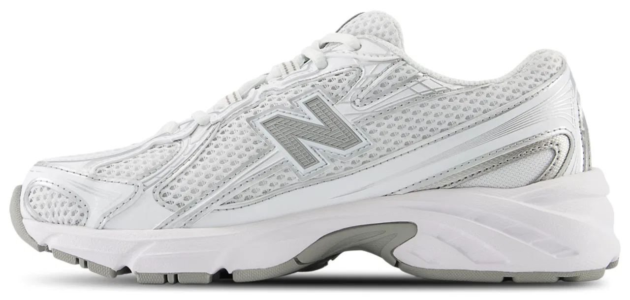 картинка Мальчиковые кроссовки 740 New Balance, цвет White/Silver от магазина Одежда+