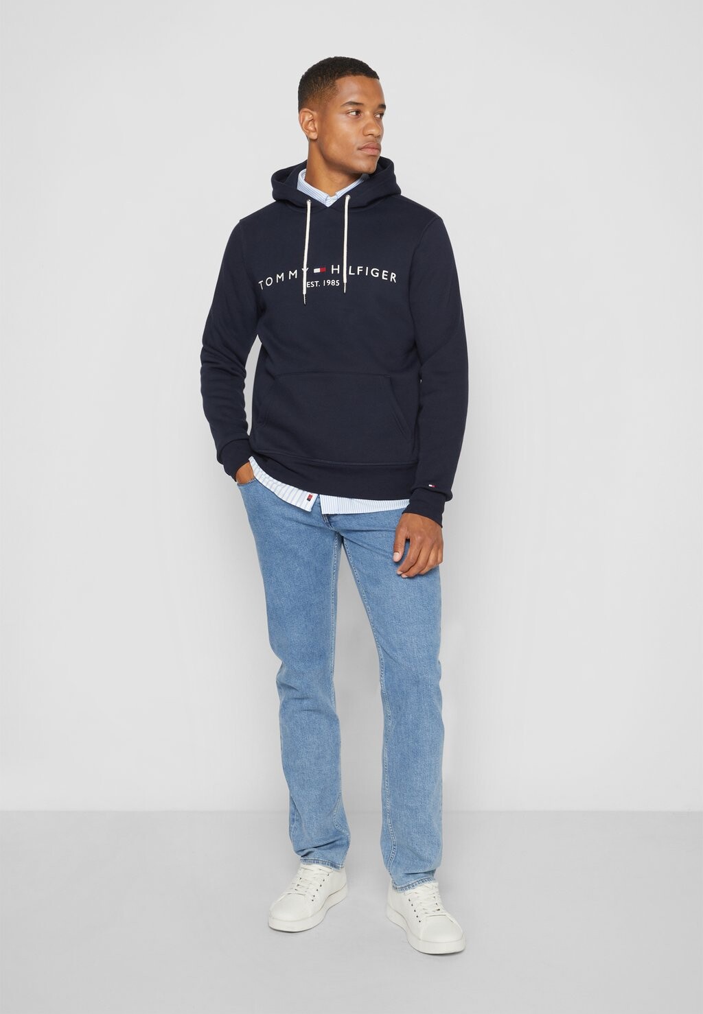 картинка Худи Tommy Hilfiger синего цвета от магазина Одежда+
