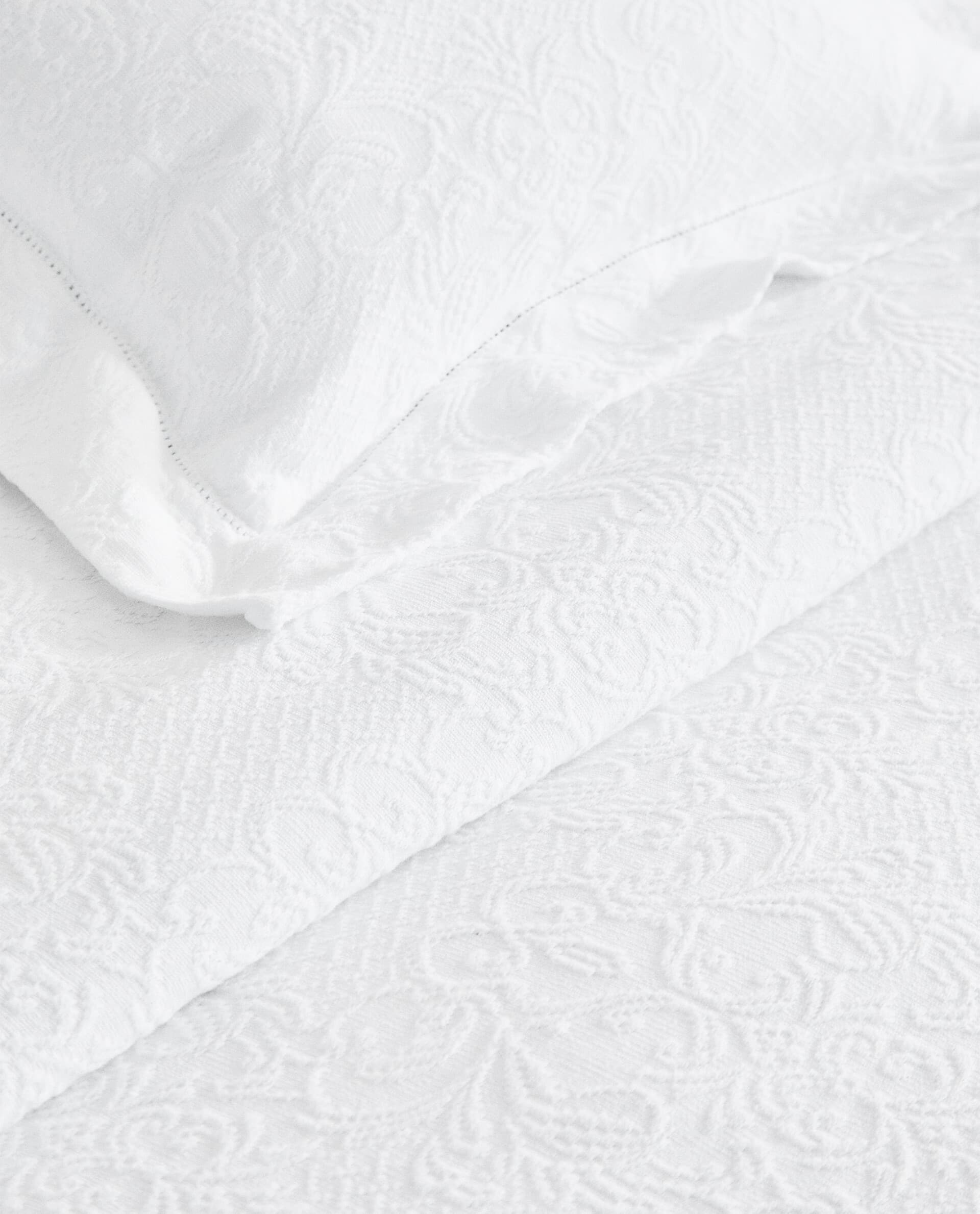 картинка Жаккардовое покрывало Zara Home, белый от магазина Одежда+