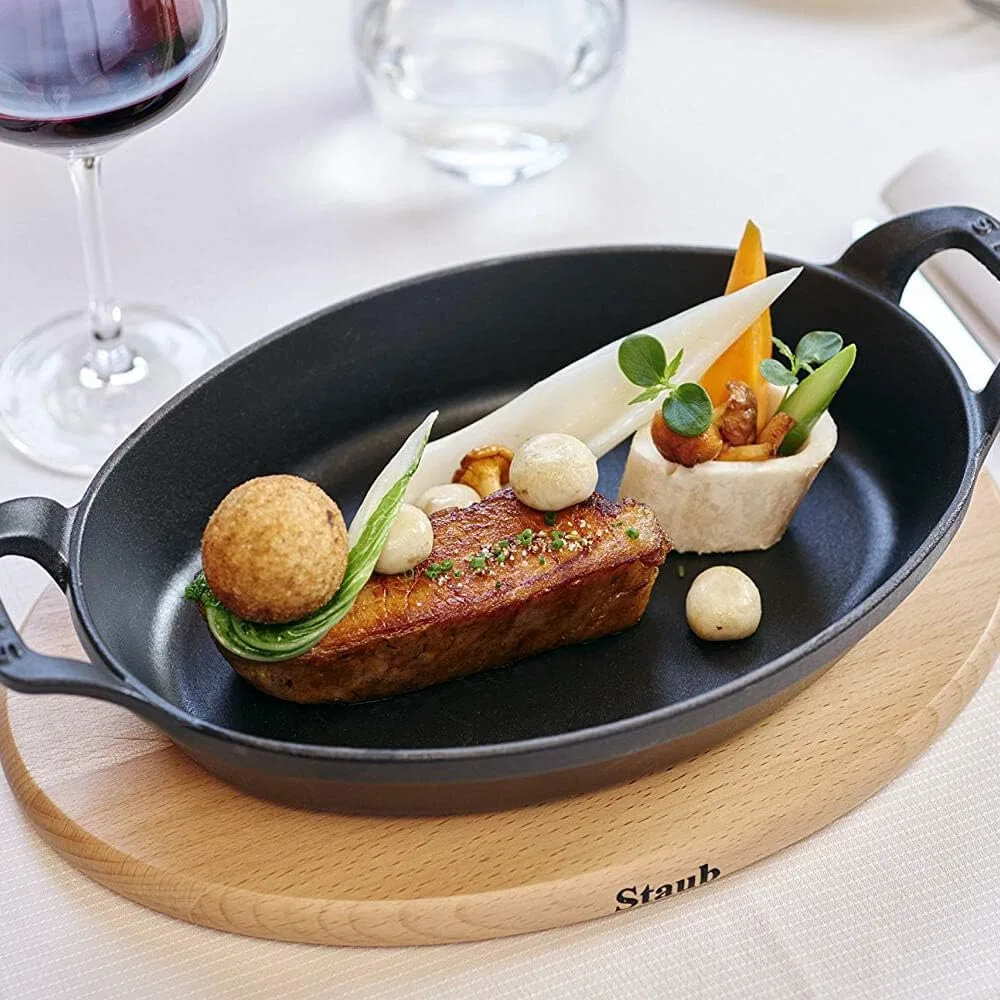 картинка Жаропрочное овальное блюдо из чугуна STAUB, Black от магазина Одежда+