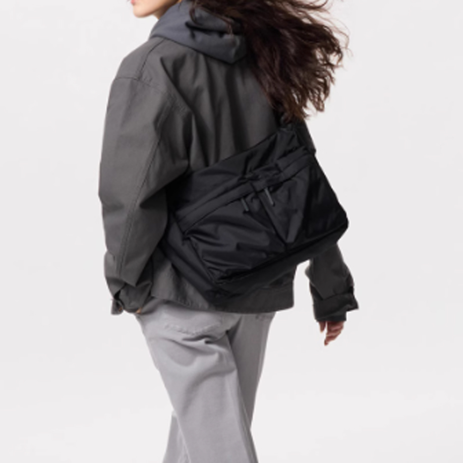 картинка Сумка Uniqlo Multi Pocket Shoulder, черный от магазина Одежда+