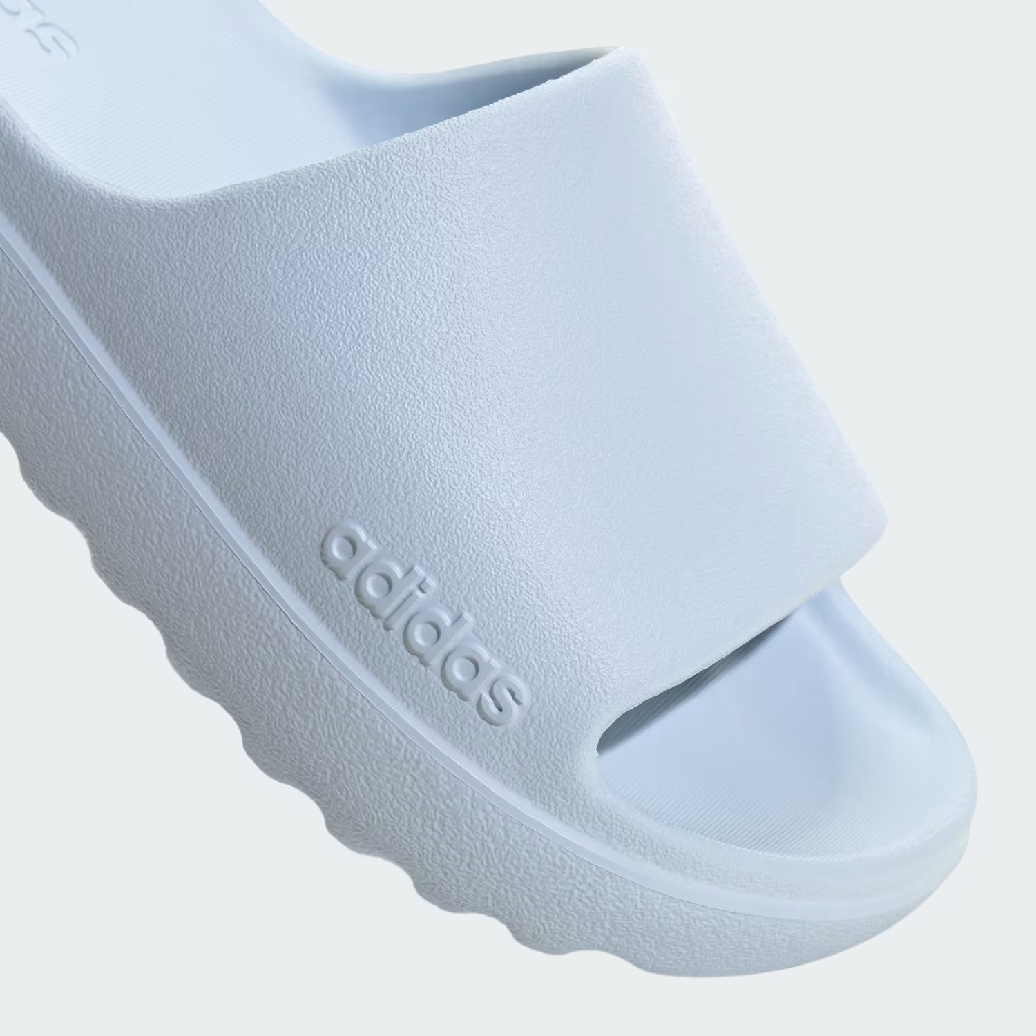 картинка Сандалии Adidas Adilette Lumia IH8922, голубой от магазина Одежда+