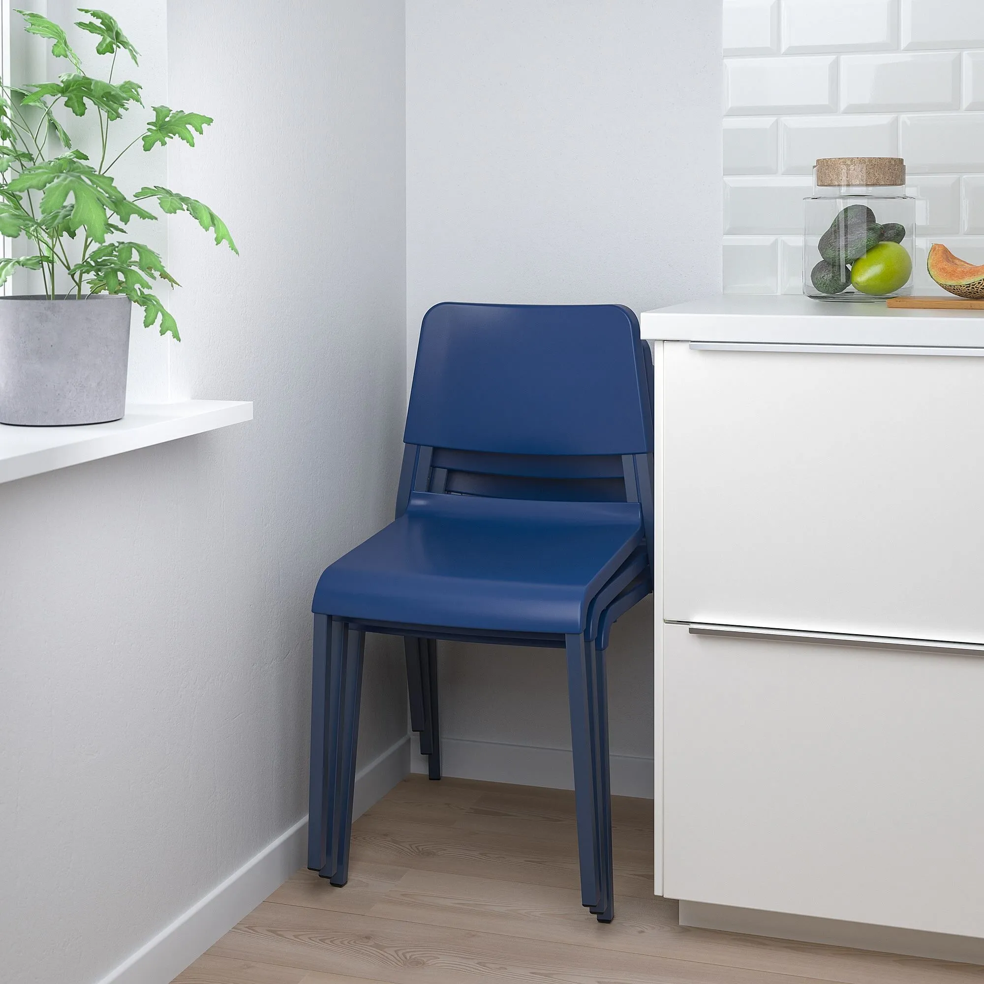 картинка Пластиковый стул, синий TEODORES IKEA от магазина Одежда+
