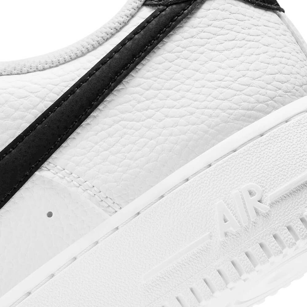 картинка Кроссовки Nike Air Force 1 '07, белый/черный от магазина Одежда+