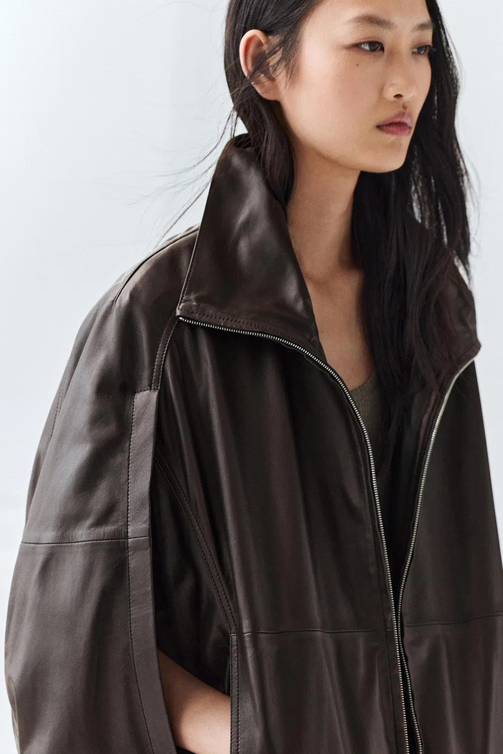 картинка Жилет-бомбер Massimo Dutti Nappa Leather, коричневый от магазина Одежда+