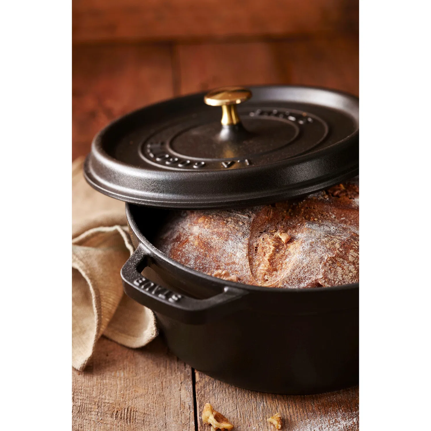 картинка Кастрюля-кокотница 24 см из чугуна STAUB, Черный от магазина Одежда+