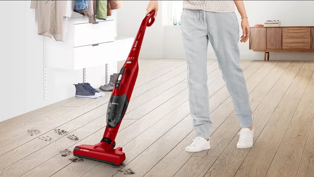 картинка Пылесос Bosch BBHF214R, 0,4 л, красный от магазина Одежда+