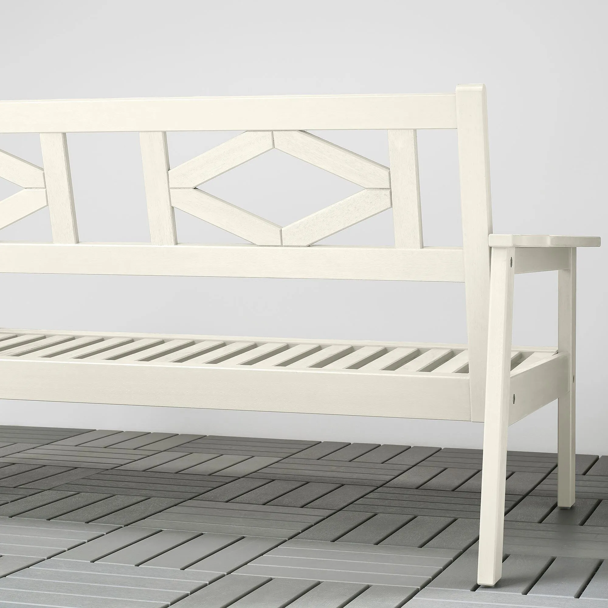 картинка Садовая скамейка, бело-бежевый, без подушки BONDHOLMEN IKEA от магазина Одежда+