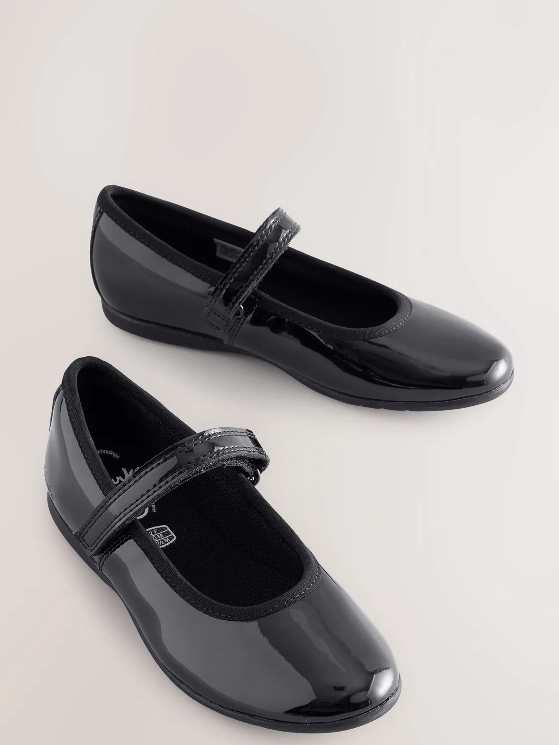 картинка Туфли Clarks Mary Jane Black Patent для девочек от магазина Одежда+