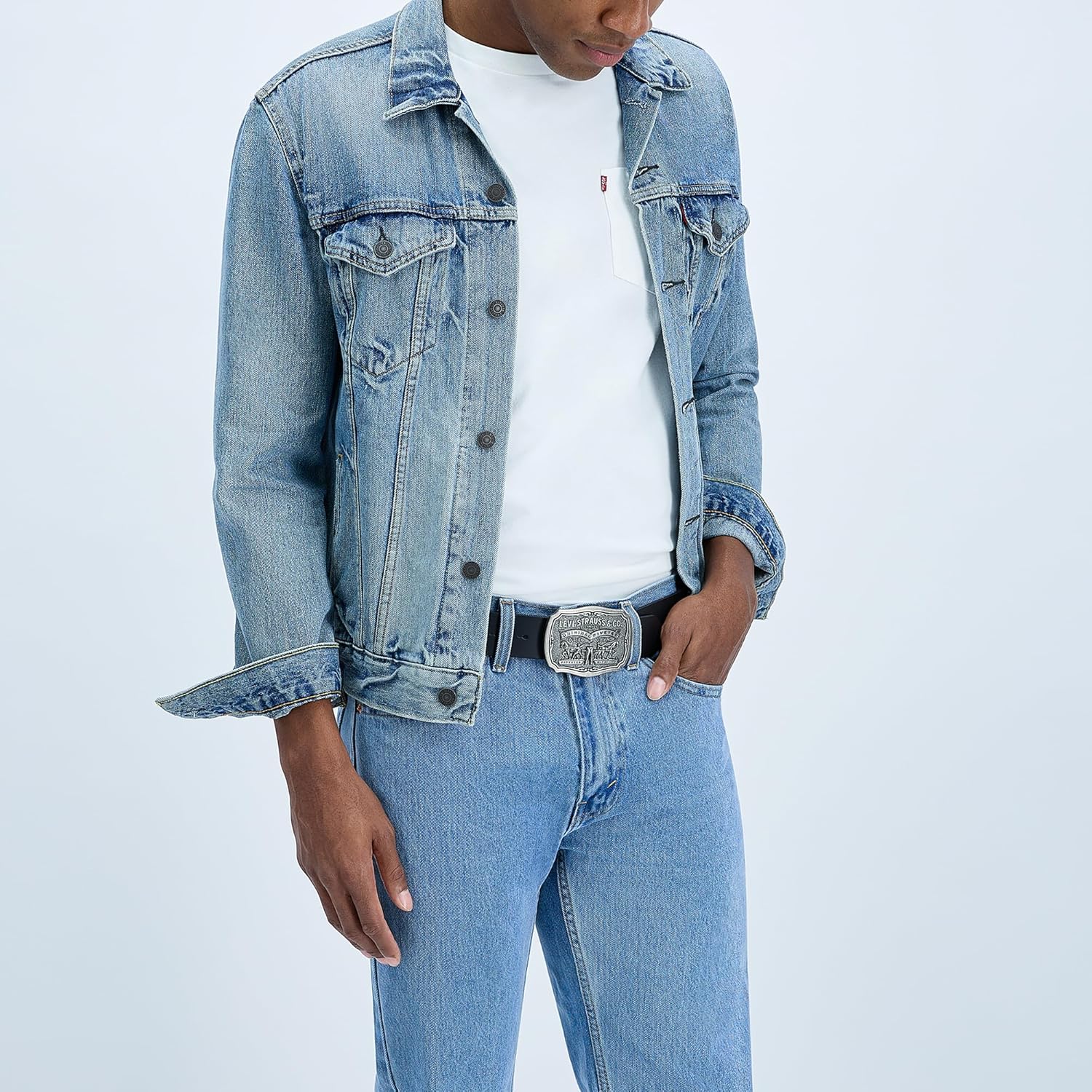 картинка Мужской кожаный ремень Levi's с металлической пряжкой от магазина Одежда+