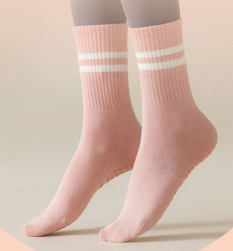 картинка Женские носки для йоги с нескользящим покрытием от магазина Одежда+
