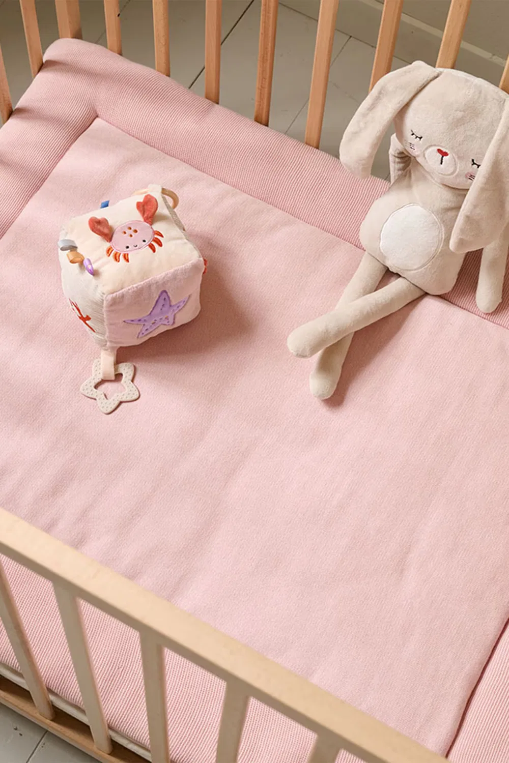 картинка Игровой коврик Petite Amélie, Rosa от магазина Одежда+