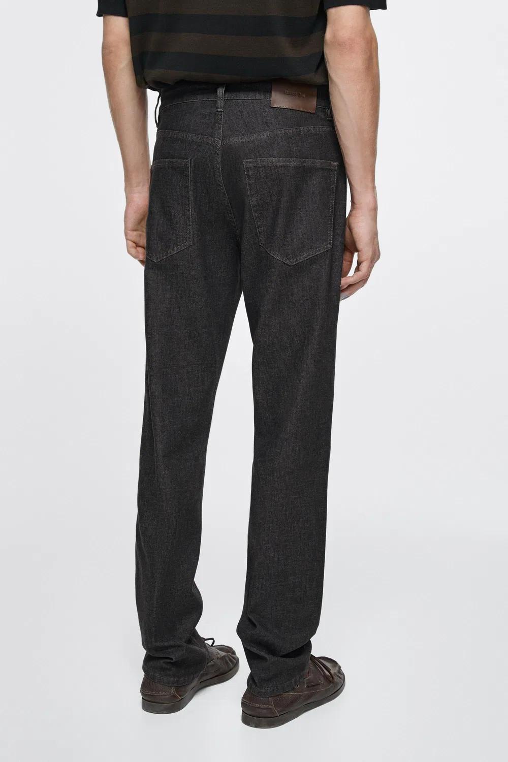 картинка Джинсы Massimo Dutti Lightweight Tapered Fit, черный от магазина Одежда+