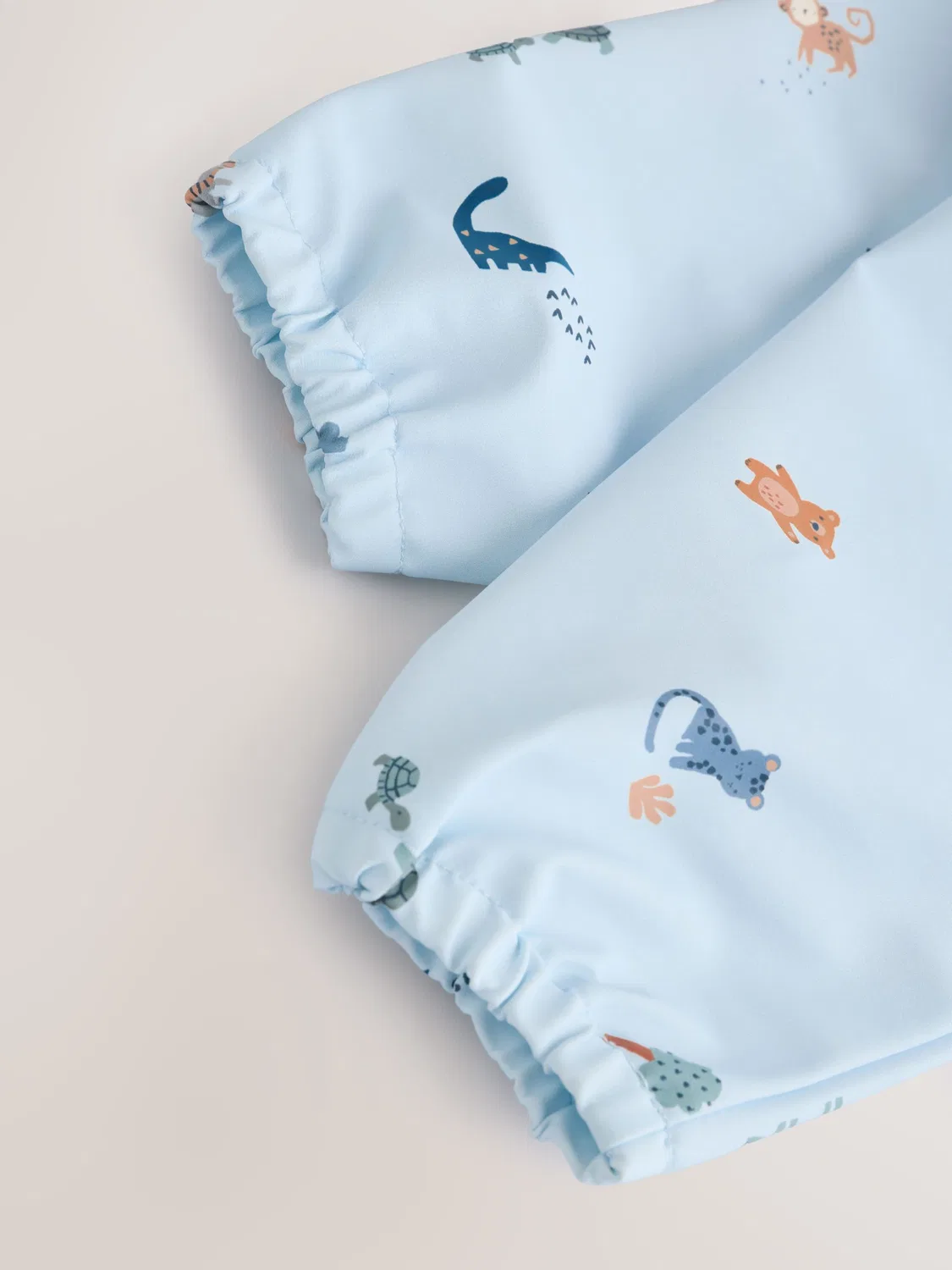 картинка Слюнявчик с рукавами Blue Dino Jungle Next, голубой от магазина Одежда+