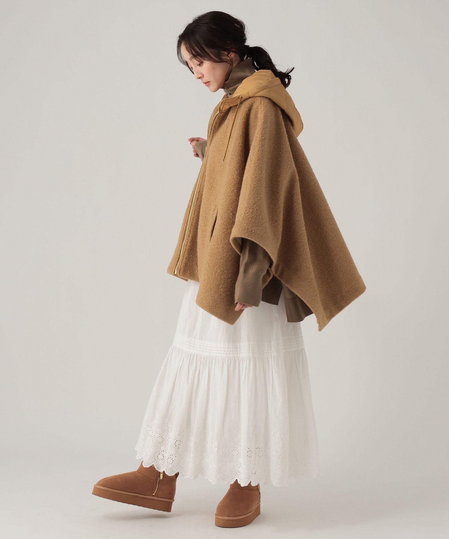 картинка Кудрявое лохматое пончо/632315 Elura, Camel 53 от магазина Одежда+