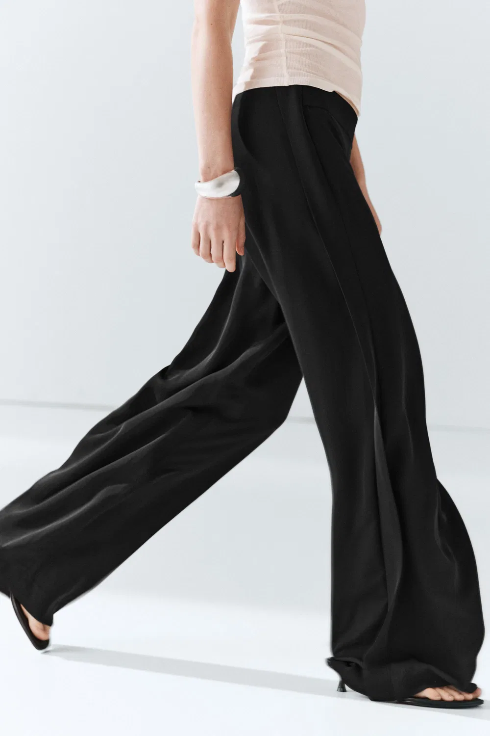 картинка Брюки Massimo Dutti Straight-Leg Flowing, черный от магазина Одежда+