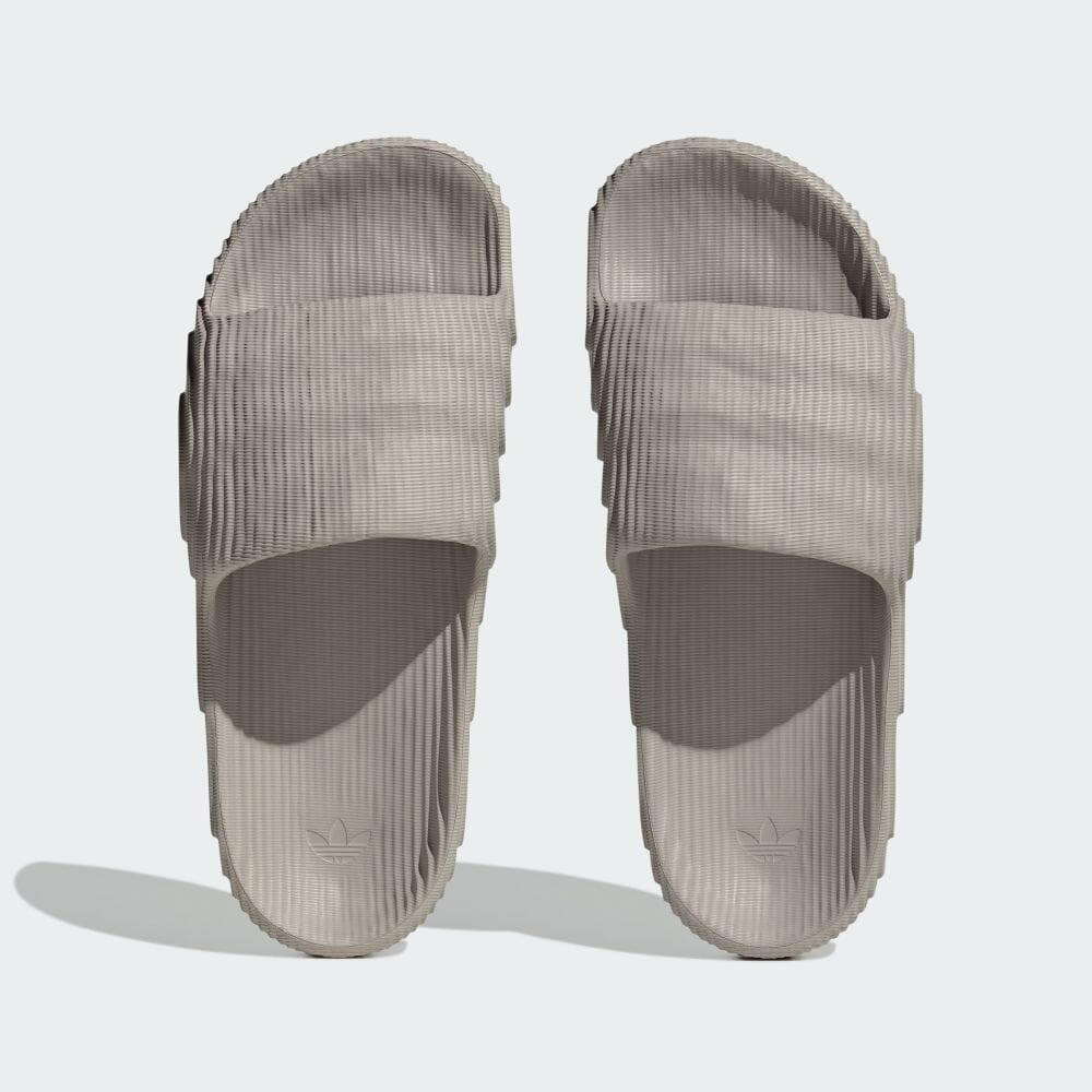 картинка Шлепанцы Adidas Adilette 22, серо-коричневый от магазина Одежда+