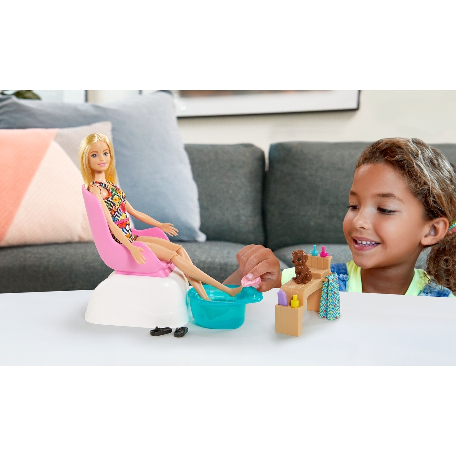 картинка Игровой набор Barbie салон красоты от магазина Одежда+