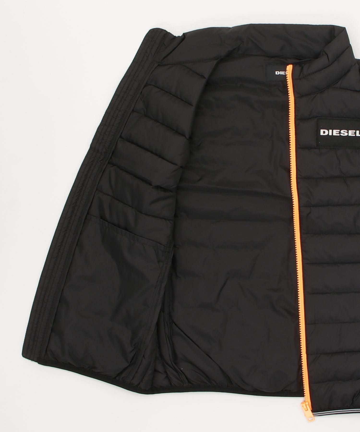 картинка (K) DIESEL/00J57J-KXBA4 Утепленный жилет, Black от магазина Одежда+