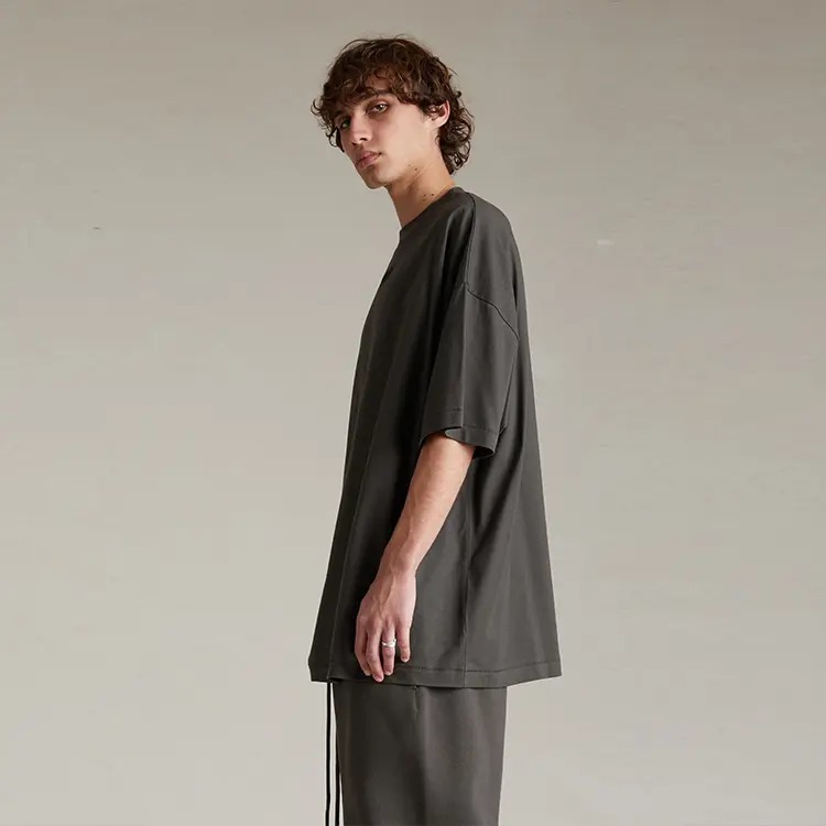 картинка Футболка Fear of God Essentials, черный от магазина Одежда+