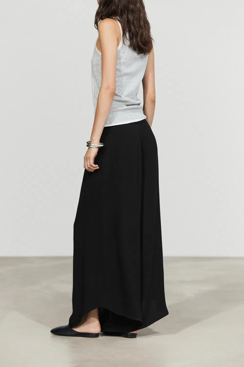 картинка Брюки Massimo Dutti Voluminous Wide-Leg Pleated, черный от магазина Одежда+