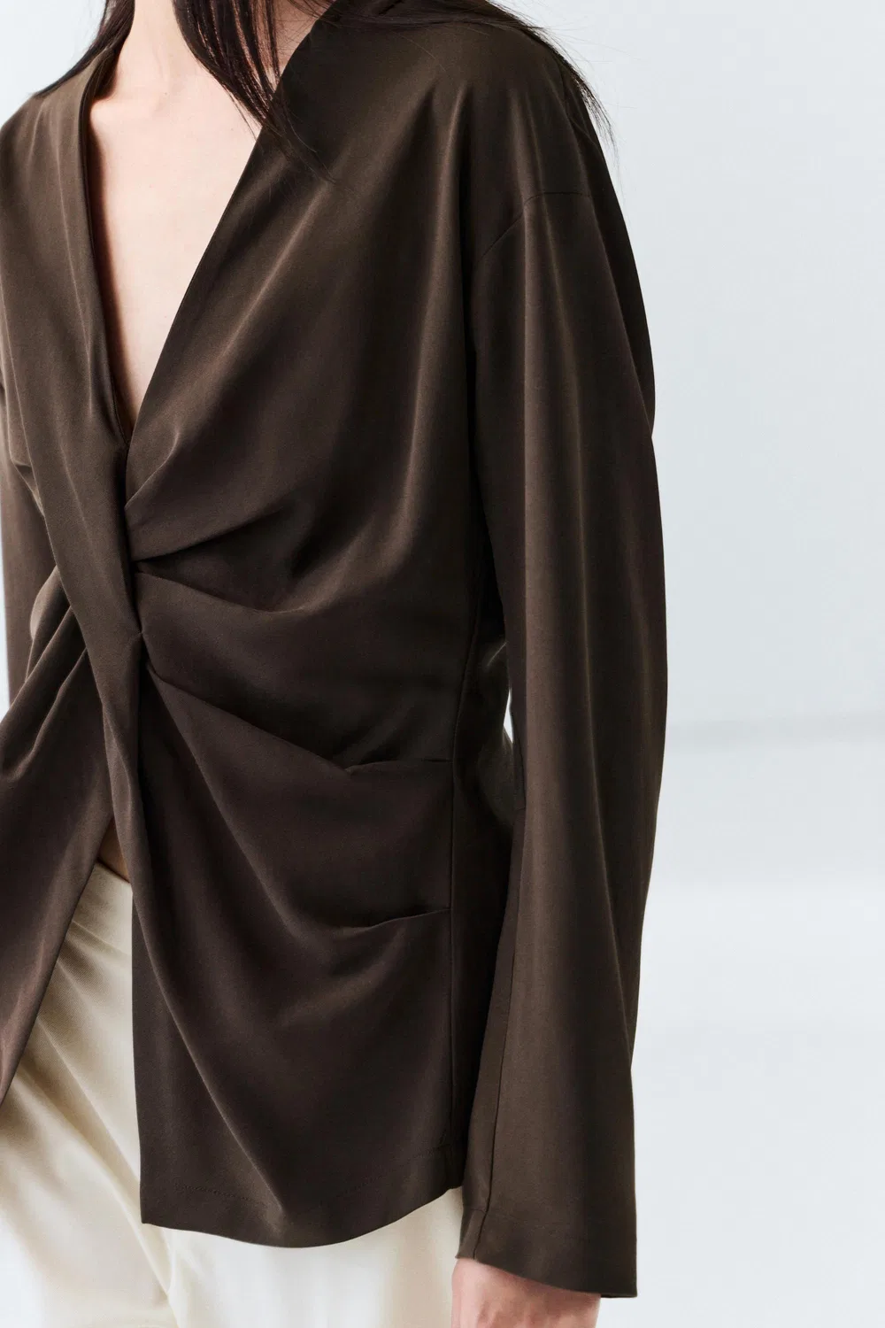 картинка Блузка Massimo Dutti, струящаяся, с драпировкой, коричневая от магазина Одежда+