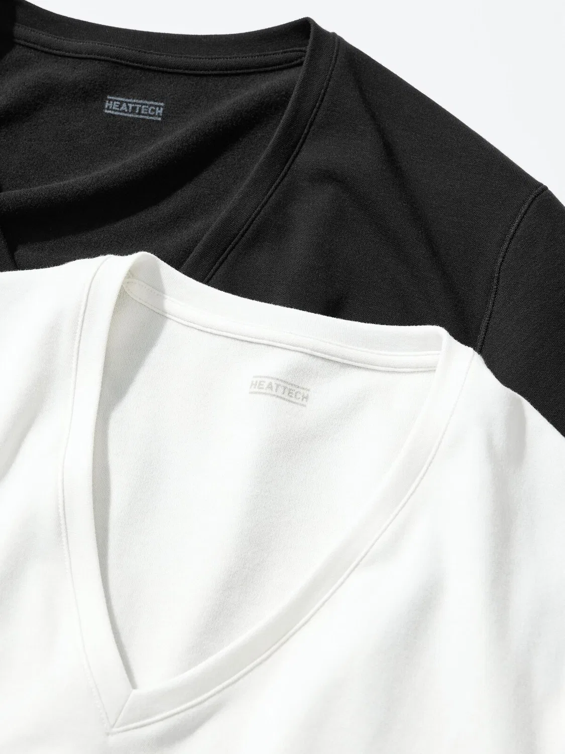 картинка Футболка Uniqlo Heattech, хлопковая, с V-образным вырезом, кремовый от магазина Одежда+