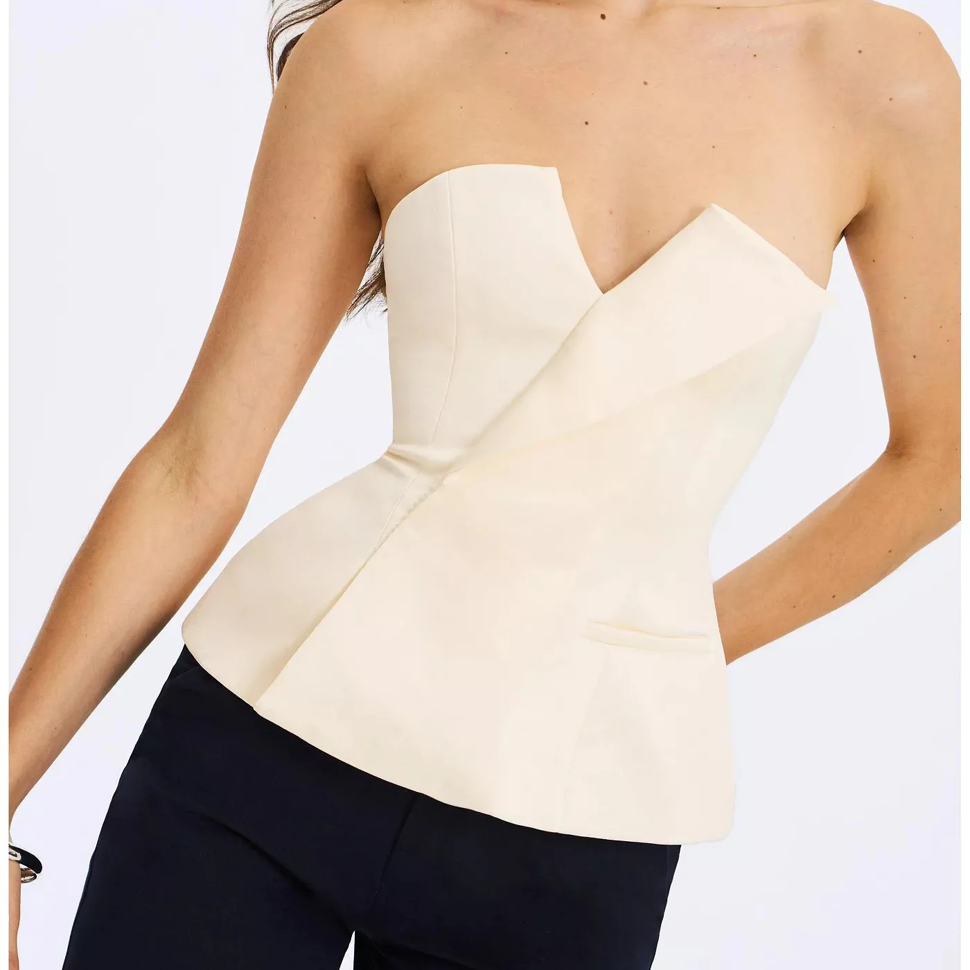 картинка Топ Miss Circle Yani Asymmetrical Lapel Sleeveless Peplum, слоновая кость от магазина Одежда+