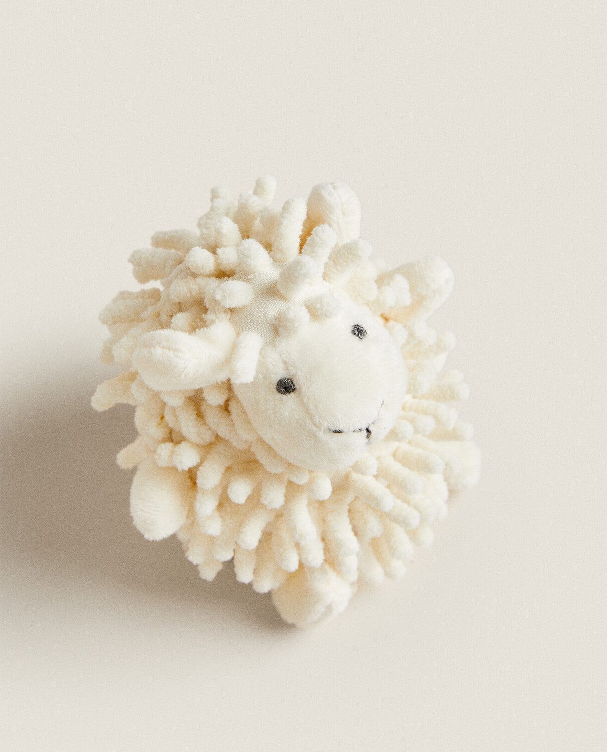 картинка Мягкая игрушка-погремка овечка Zara Home, белый от магазина Одежда+